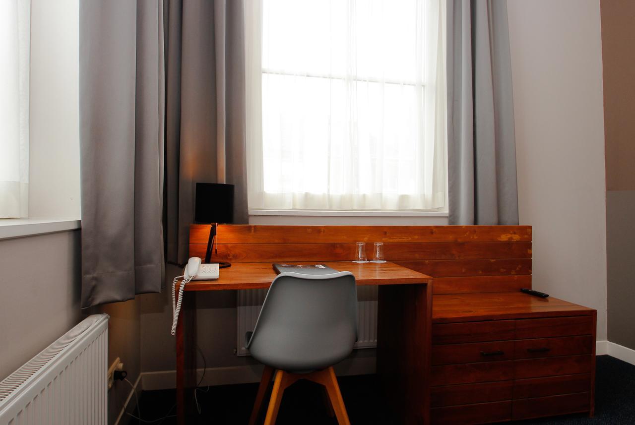 Hotel Aan De Singel Делфзейл Екстериор снимка