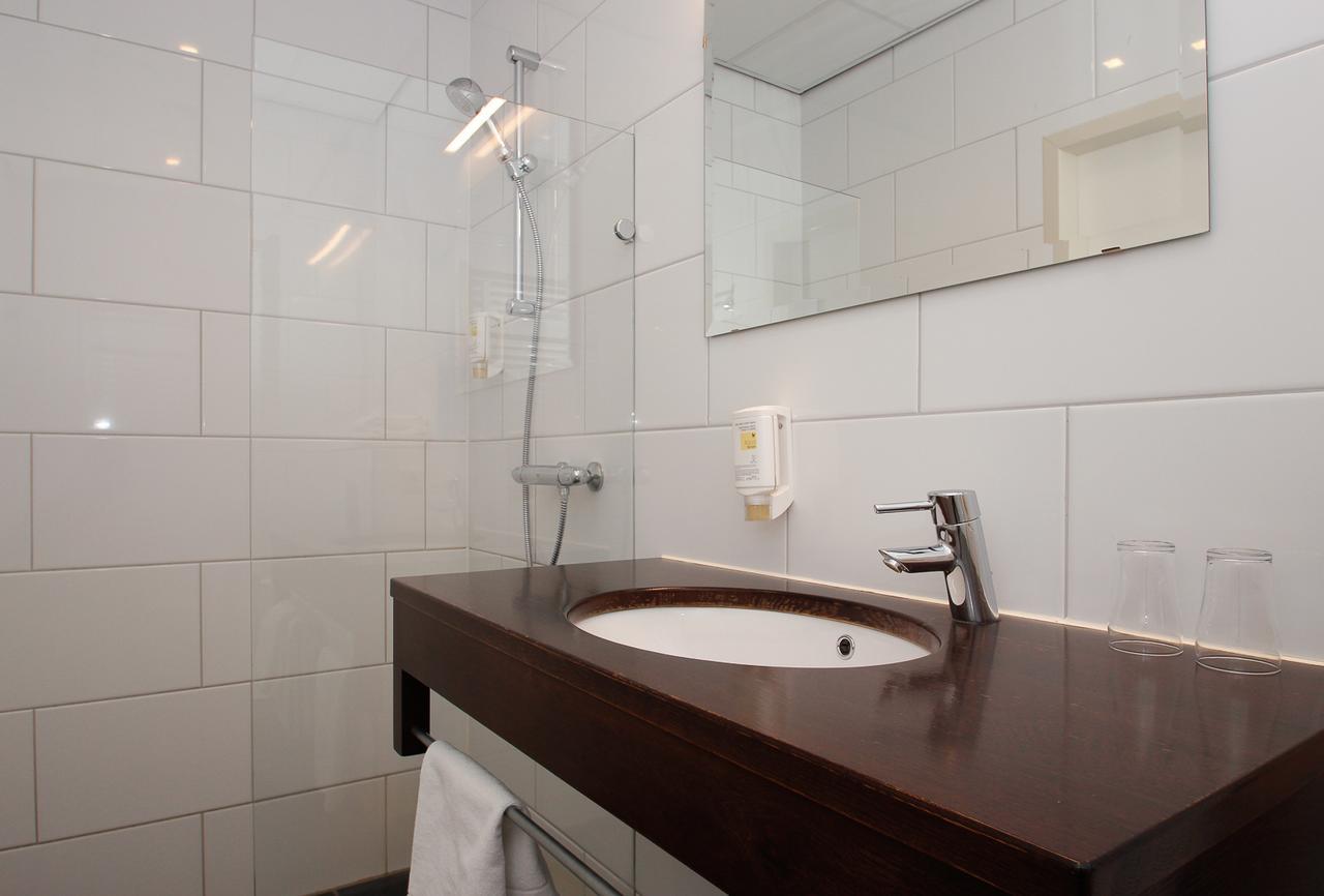 Hotel Aan De Singel Делфзейл Екстериор снимка