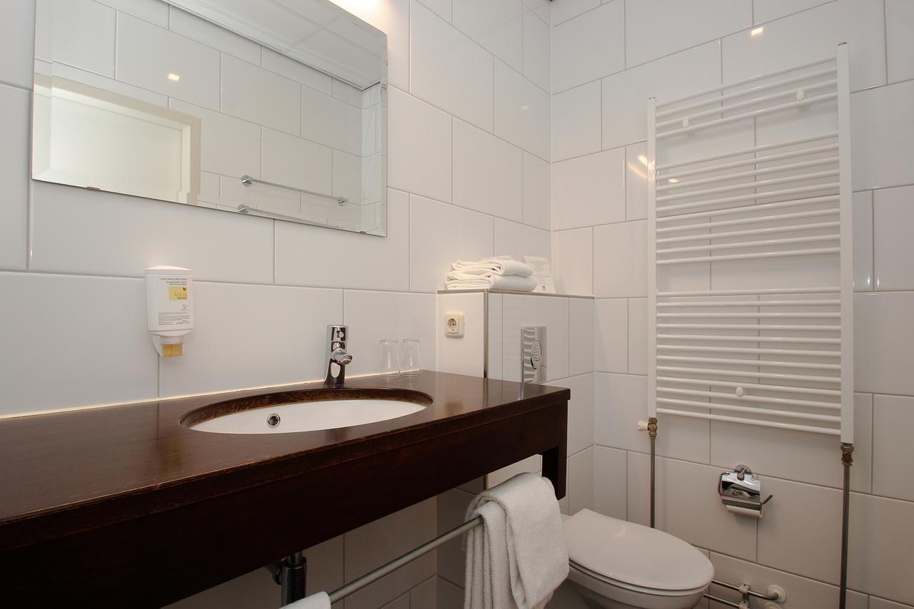 Hotel Aan De Singel Делфзейл Екстериор снимка